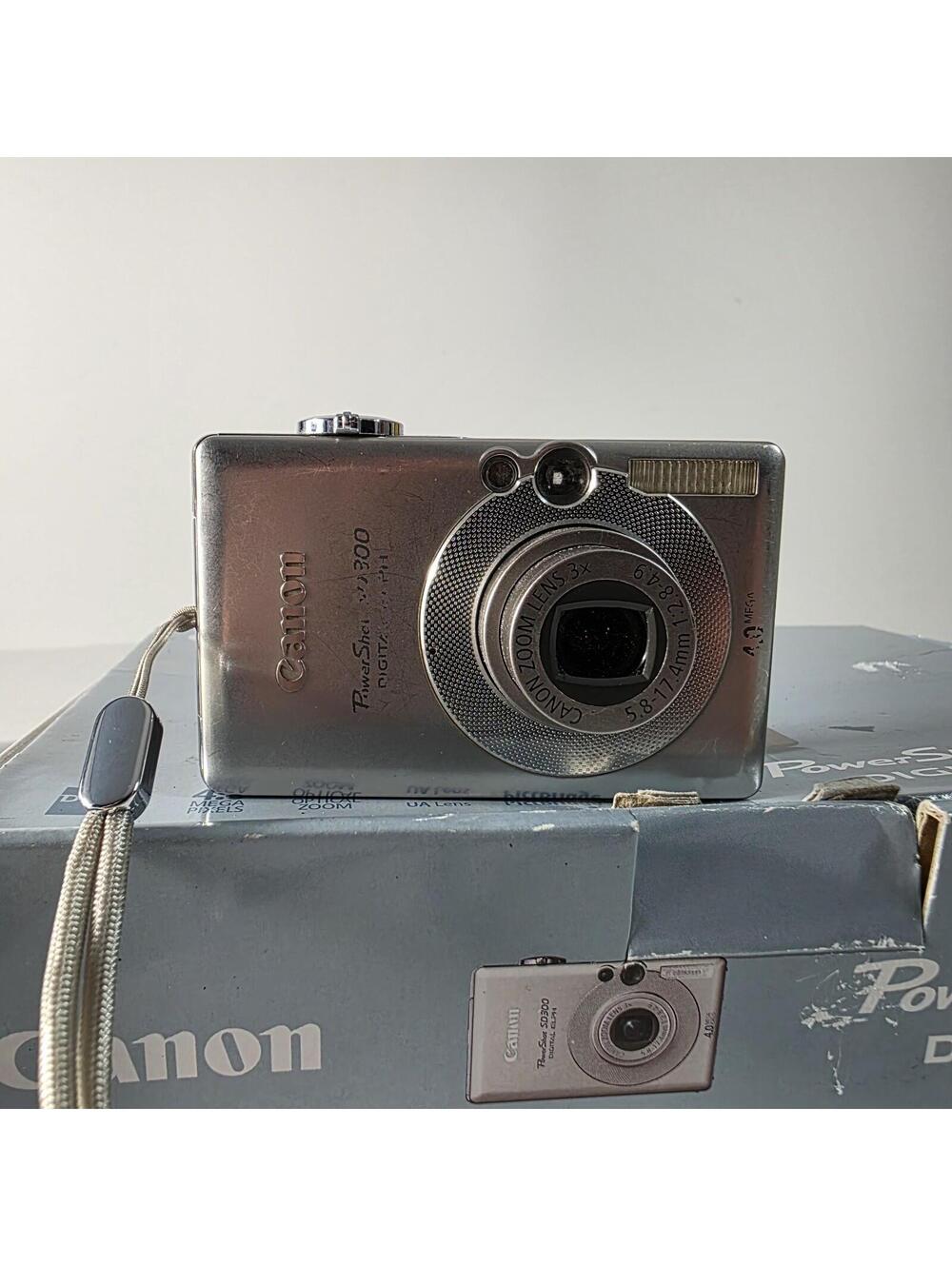 Canon PowerShot Digital ELPH SD300 Camera w/ Battery, SD Card & Charger Tested - Picture 2 of 9